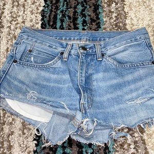 LEVI DENIM SHORTS